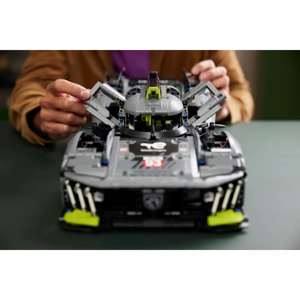 42156 LEGO Technic: PEUGEOT 9X8 24H Le Mans Hybrid Hypercar