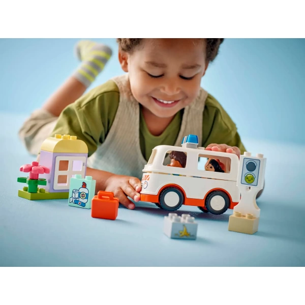 LEGO DUPLO: Ambulance met Chauffeur