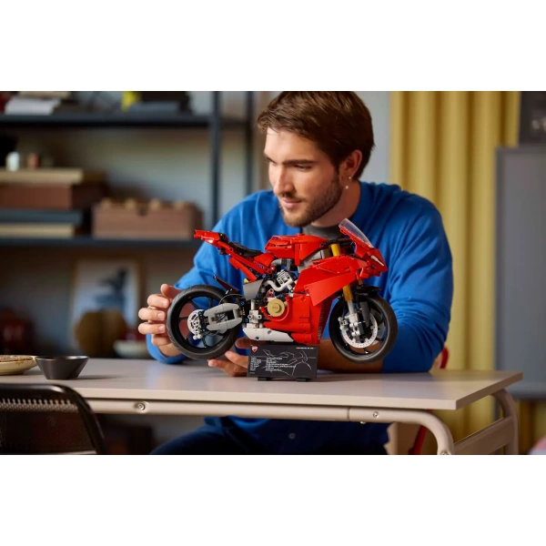 42202 LEGO Technic: Ducati Panigale V4 S motor