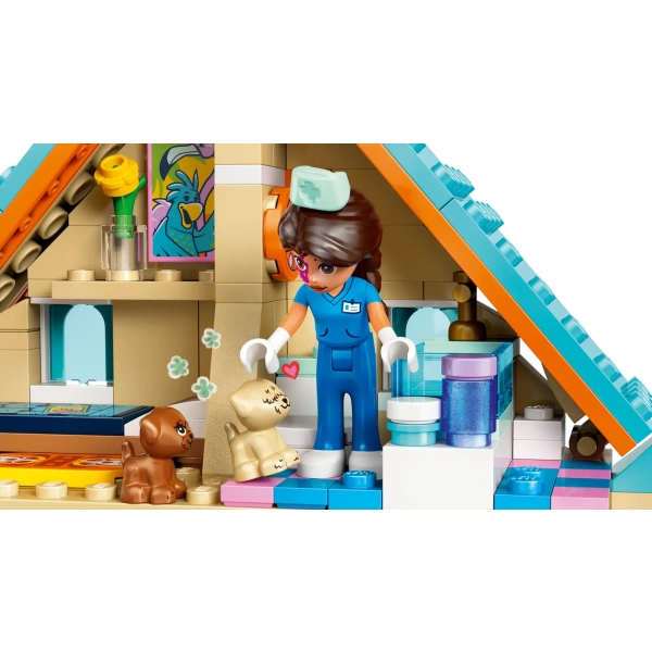 42651 LEGO Friends: Dierenkliniek voor Paarden en Huisdieren