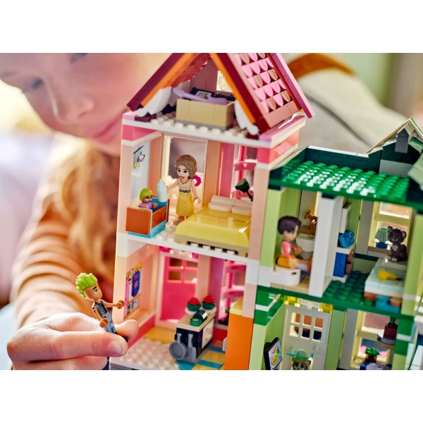 42670 LEGO Friends: Heartlake City appartementen en winkels